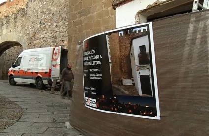 Inicio de la demolición del local junto a la Torre de los Púlpitos