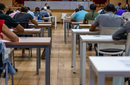 Aspirantes durante un examen de oposición