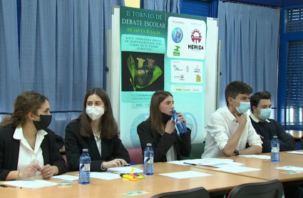 Grupo extremeño participante en el II Torneo de debate escolar.