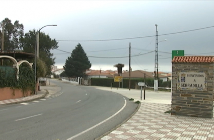 Entrada a Serradilla, uno de los municipios con el 99% de su suelo protegido