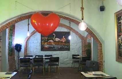 Restaurante preparado para comidas de San Valentín