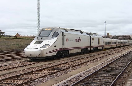 Tren Alvia S730, hoy en la estación de tren de Cáceres
