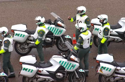 Agentes de la Guardia Civil durante la realización de la prueba práctica