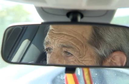 Conductor de 70 años al volante.