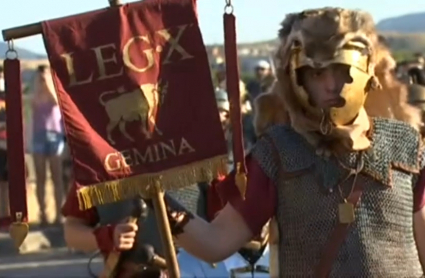 Desfile de soldados romanos para inaugurar Emerita Lvdica