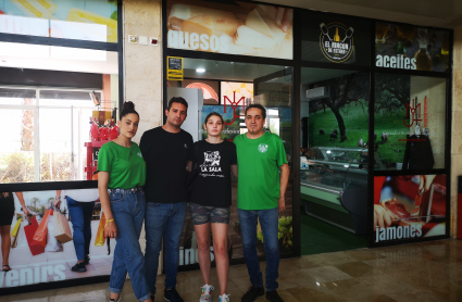 Trabajadores de tres tiendas de la estación de autobuses de Mérida