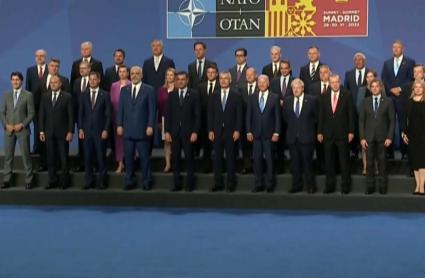 Foto grupal de todos los miembros que participan en la cumbre de la OTAN que se celebra en Madrid