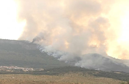 Fuego en Casas de Miravete