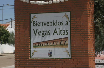 Placa de bienvenida en Vegas Altas, pedanía de Navalvillar de Pela