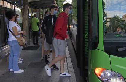 Usuarios del autobús urbano de Cáceres