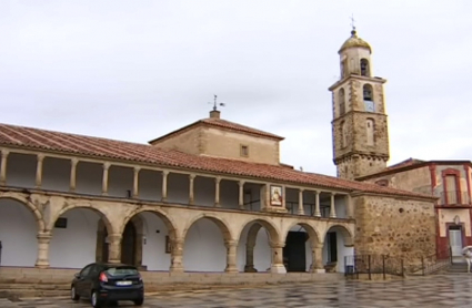 Iglesia de Almoharín (Cáceres) situada en la Plaza de España del municipio