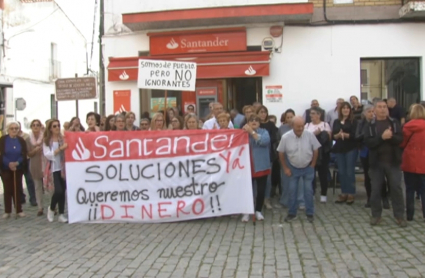 Valle de la Serena se manifiesta contra el banco Santander