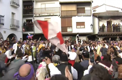 Día histórico en en Villanueva de la Vera: Las mujeres juran bandera en Villanueva de la Vera 