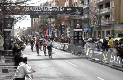 Final vuelta ciclista a Extremadura femenina en Cáceres