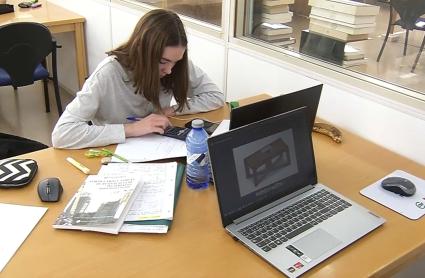 Una estudiante de Ingeniería Industrial en el centro universitario de Mérida