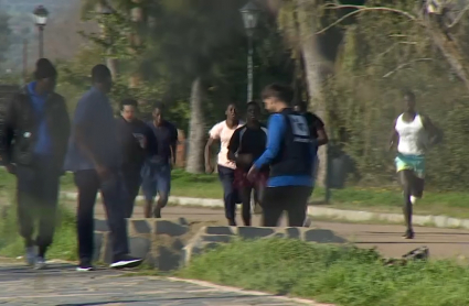 Migrantes practican deporte en el albergue de Mérida