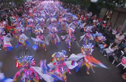 Desfile de comparsas el martes de carnaval en Badajoz 