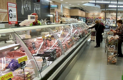 Mostrador de alimentos en un supermercado